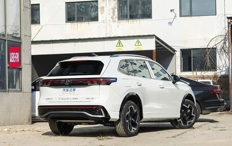 Volkswagen Tiguan, 2024 год, 4 705 000 рублей, 8 фотография