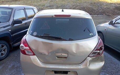 Nissan Tiida, 2010 год, 300 000 рублей, 2 фотография