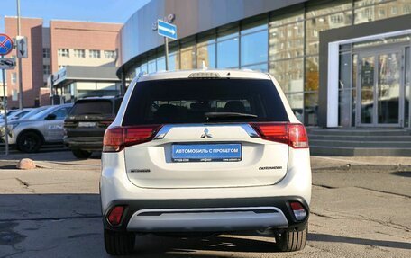 Mitsubishi Outlander III рестайлинг 3, 2018 год, 1 875 000 рублей, 5 фотография