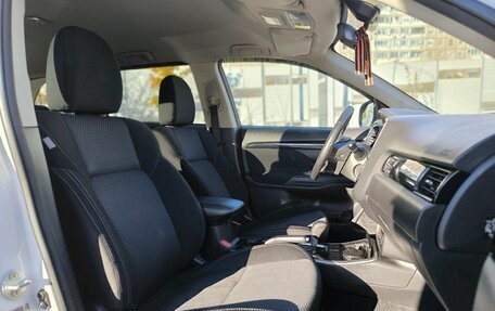 Mitsubishi Outlander III рестайлинг 3, 2018 год, 1 875 000 рублей, 7 фотография