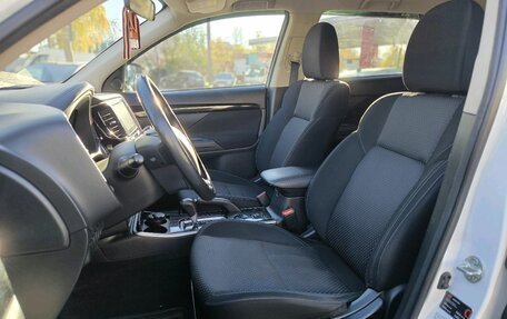 Mitsubishi Outlander III рестайлинг 3, 2018 год, 1 875 000 рублей, 9 фотография