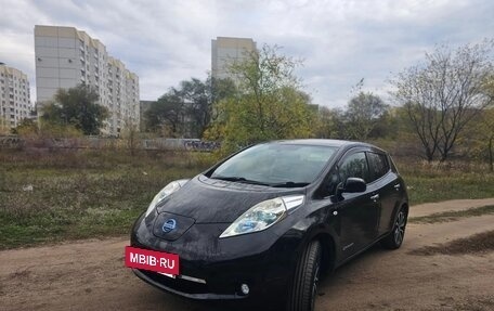 Nissan Leaf I, 2015 год, 1 050 000 рублей, 2 фотография