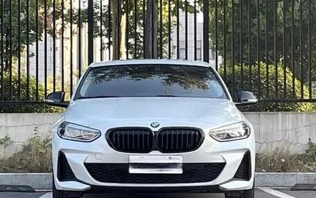BMW 1 серия, 2023 год, 1 930 000 рублей, 3 фотография