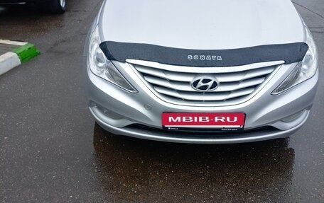 Hyundai Sonata VI, 2011 год, 820 000 рублей, 2 фотография