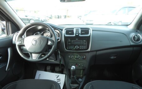 Renault Logan II, 2017 год, 850 000 рублей, 7 фотография