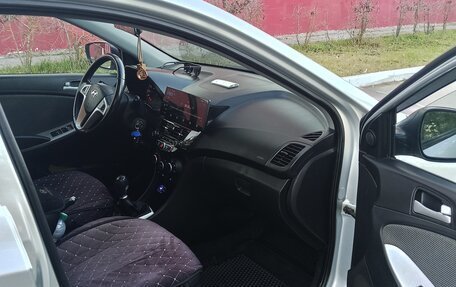 Hyundai Solaris II рестайлинг, 2012 год, 680 000 рублей, 11 фотография