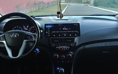 Hyundai Solaris II рестайлинг, 2012 год, 680 000 рублей, 10 фотография