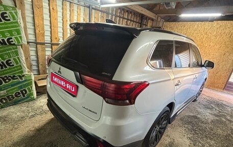 Mitsubishi Outlander III рестайлинг 3, 2022 год, 3 450 000 рублей, 1 фотография