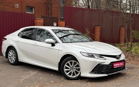 Toyota Camry, 2021 год, 3 000 000 рублей, 1 фотография