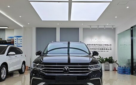 Volkswagen Tiguan II, 2023 год, 2 176 000 рублей, 1 фотография