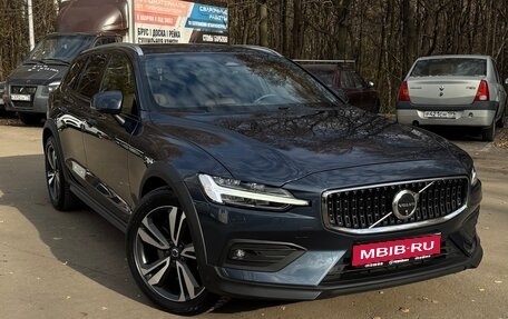 Volvo V60 Cross Country II, 2025 год, 4 899 000 рублей, 1 фотография