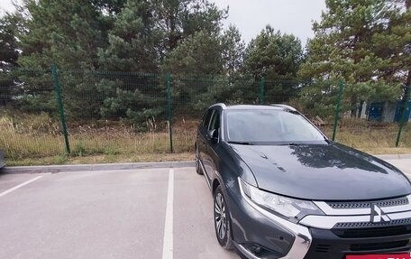 Mitsubishi Outlander III рестайлинг 3, 2019 год, 2 150 000 рублей, 1 фотография