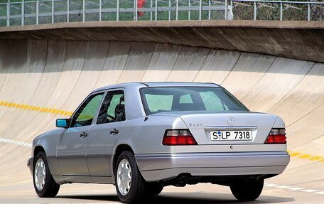 Mercedes-Benz E-Класс, 1993 год, 250 000 рублей, 4 фотография
