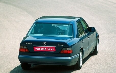 Mercedes-Benz E-Класс, 1993 год, 250 000 рублей, 3 фотография
