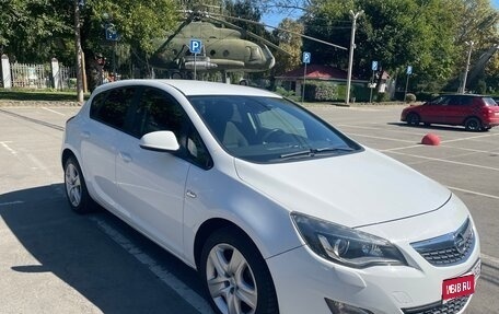 Opel Astra J, 2012 год, 870 000 рублей, 1 фотография