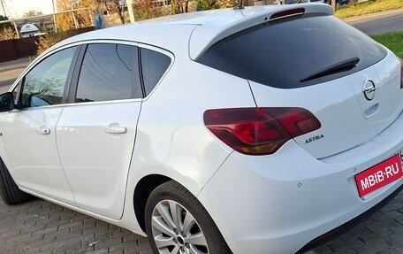 Opel Astra J, 2011 год, 665 000 рублей, 1 фотография