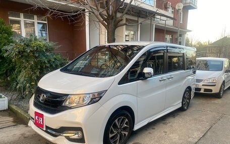 Honda Stepwgn IV рестайлинг, 2016 год, 1 950 000 рублей, 1 фотография