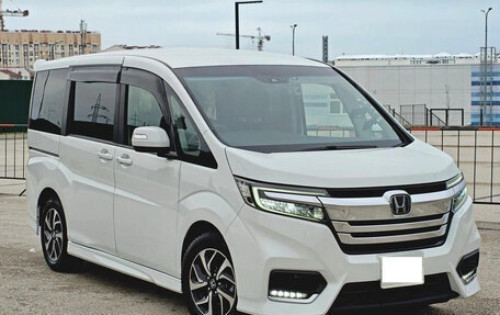 Honda Stepwgn IV рестайлинг, 2021 год, 1 900 000 рублей, 2 фотография