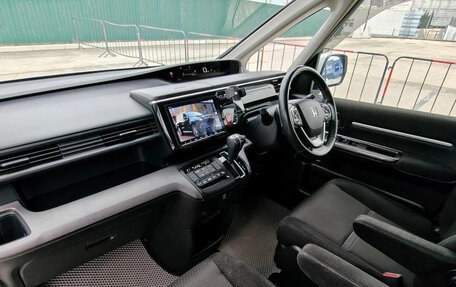 Honda Stepwgn IV рестайлинг, 2021 год, 1 900 000 рублей, 8 фотография