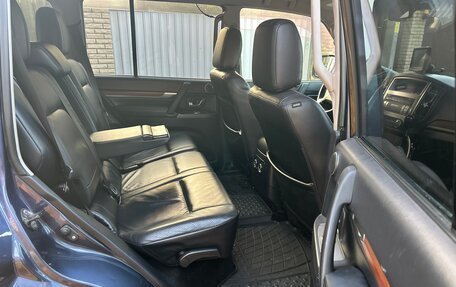Mitsubishi Pajero IV рестайлинг 2, 2006 год, 970 000 рублей, 11 фотография
