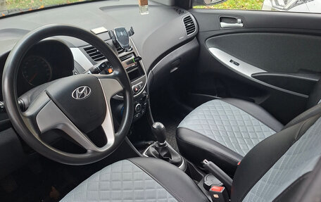Hyundai Solaris II рестайлинг, 2013 год, 950 000 рублей, 10 фотография