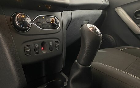 Renault Logan II, 2018 год, 950 000 рублей, 19 фотография
