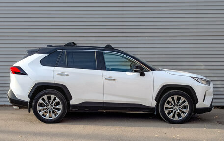 Toyota RAV4, 2019 год, 2 800 000 рублей, 4 фотография