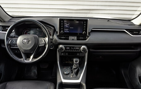 Toyota RAV4, 2019 год, 2 800 000 рублей, 14 фотография