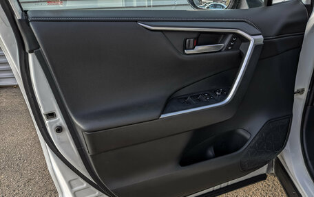 Toyota RAV4, 2019 год, 2 800 000 рублей, 19 фотография
