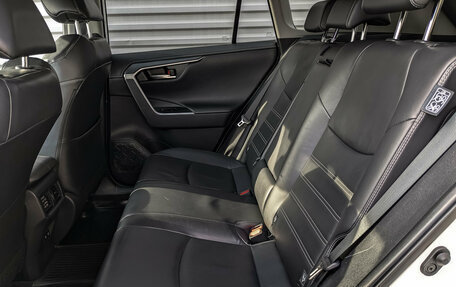 Toyota RAV4, 2019 год, 2 800 000 рублей, 18 фотография