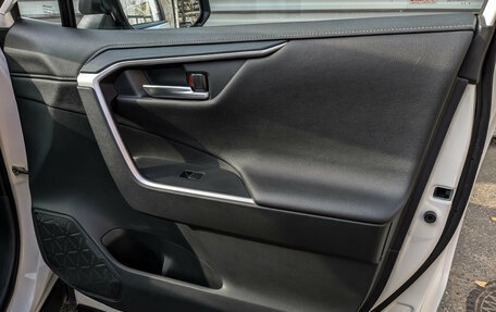 Toyota RAV4, 2019 год, 2 800 000 рублей, 24 фотография