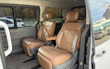 Hyundai Staria, 2021 год, 4 999 999 рублей, 21 фотография