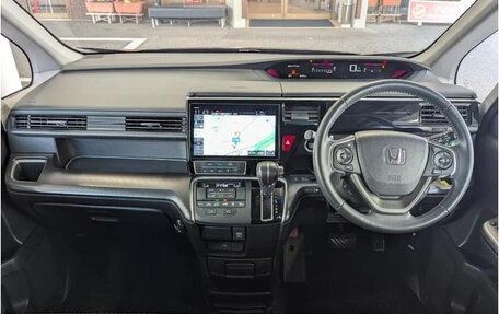 Honda Stepwgn IV рестайлинг, 2020 год, 1 830 000 рублей, 9 фотография