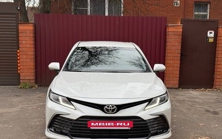 Toyota Camry, 2021 год, 3 000 000 рублей, 2 фотография