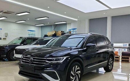 Volkswagen Tiguan II, 2023 год, 2 176 000 рублей, 3 фотография