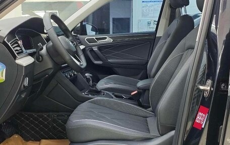 Volkswagen Tiguan II, 2023 год, 2 176 000 рублей, 9 фотография