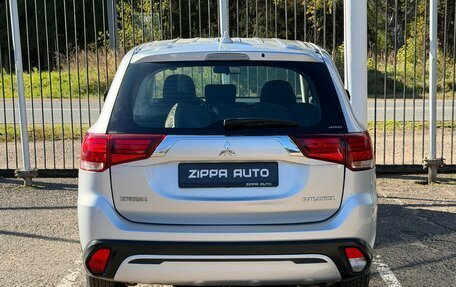 Mitsubishi Outlander III рестайлинг 3, 2018 год, 2 159 000 рублей, 5 фотография