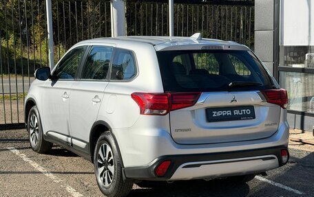 Mitsubishi Outlander III рестайлинг 3, 2018 год, 2 159 000 рублей, 6 фотография