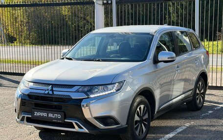 Mitsubishi Outlander III рестайлинг 3, 2018 год, 2 159 000 рублей, 3 фотография