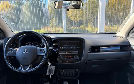 Mitsubishi Outlander III рестайлинг 3, 2018 год, 2 159 000 рублей, 10 фотография