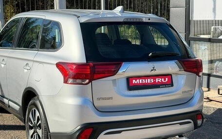 Mitsubishi Outlander III рестайлинг 3, 2018 год, 2 159 000 рублей, 7 фотография
