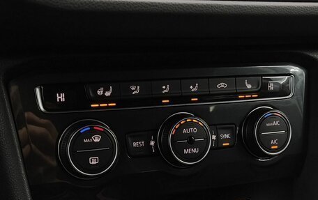 Volkswagen Tiguan II, 2020 год, 2 144 000 рублей, 14 фотография