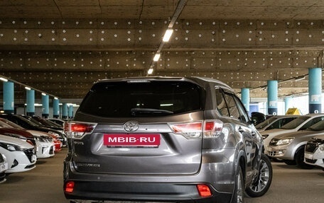Toyota Highlander III, 2014 год, 2 496 000 рублей, 3 фотография