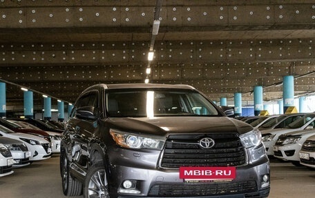 Toyota Highlander III, 2014 год, 2 496 000 рублей, 2 фотография