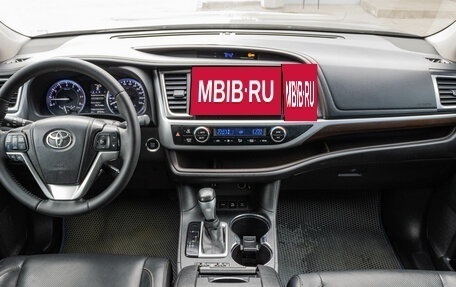 Toyota Highlander III, 2014 год, 2 496 000 рублей, 5 фотография