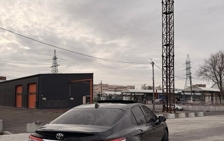 Toyota Camry, 2023 год, 3 550 000 рублей, 4 фотография