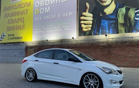 Hyundai Solaris II рестайлинг, 2015 год, 1 100 000 рублей, 6 фотография