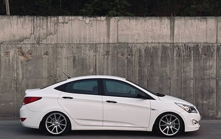 Hyundai Solaris II рестайлинг, 2015 год, 1 100 000 рублей, 4 фотография