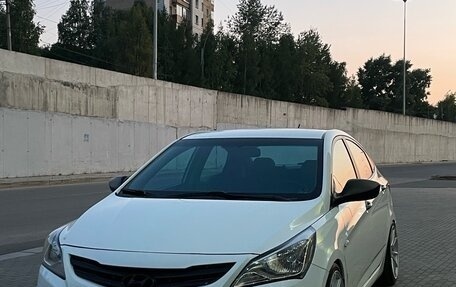 Hyundai Solaris II рестайлинг, 2015 год, 1 100 000 рублей, 3 фотография
