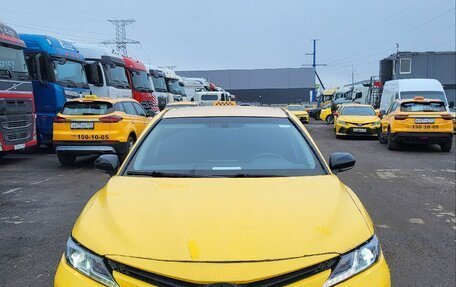Toyota Camry, 2021 год, 1 650 000 рублей, 2 фотография